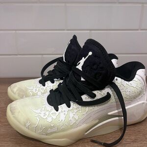 Youth 6.5 NBA Jordan Zion 3 Basketball Shoe